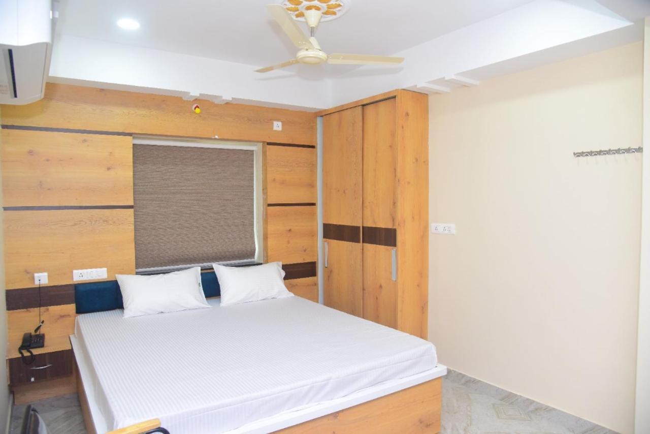 Hotel Sri Hasmitha Vijayawāda Exteriér fotografie